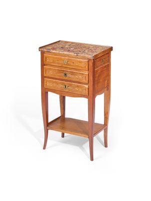 une image représentant une petite table en bois avec des tiroirs et une étagère