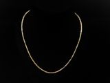 un collier en or sur un mannequin mannequin mannequin mannequin mannequin mannequin mannequin mannequin mannequin mannequin