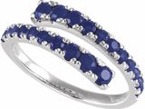 une bague en saphir bleu sertie de deux rangées de saphirs bleus