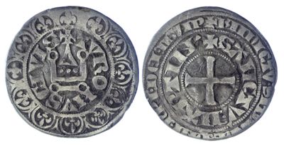 une pièce d'argent avec une croix au recto et une croix au verso