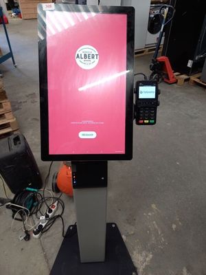 Borne de commande sur roulettes ELO avec son écran et son TP…