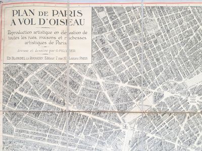 un journal sur lequel figure un plan de Paris