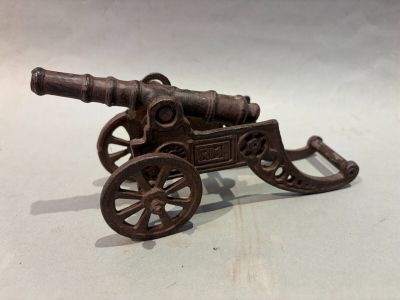 Canon à tube et affût en fonte, du type des canons de forter…