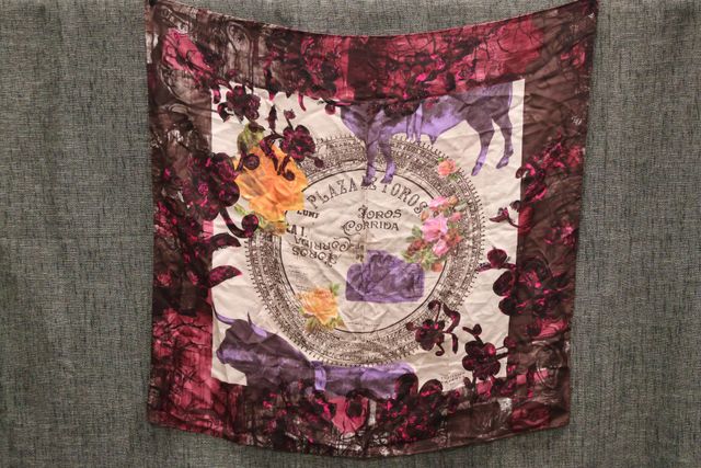 Christian LACROIX : foulard en soie 