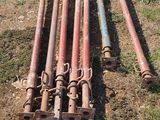 many pipes that are sitting on the ground