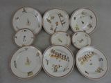 six assiettes à motifs différents posées sur une table