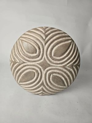 CAMEROUN. Bouclier Tikar en bois peint et sculpté de lignes …