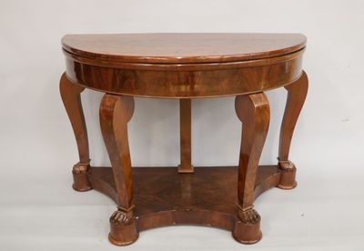 Table à jeux demi-lune en acajou et placage d'acajou, platea…