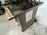 a machine that is sitting on the floor in a room