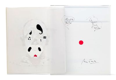 un livre sur lequel figure le dessin d'un chien avec un point rouge