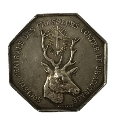 une image représentant une pièce d'argent sur laquelle figure une tête de cerf