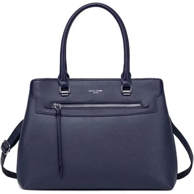 un sac à main en cuir bleu pour femme sur fond blanc
