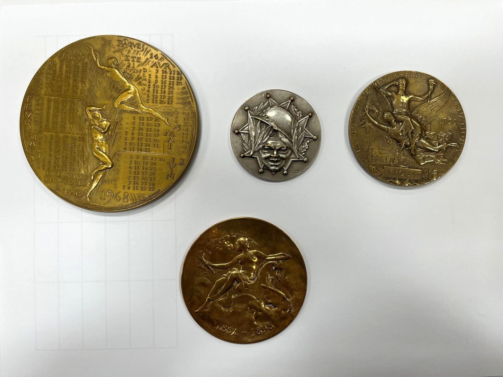 Objets d'art & Curiosités