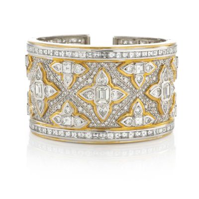 un bracelet manchette en diamant et or