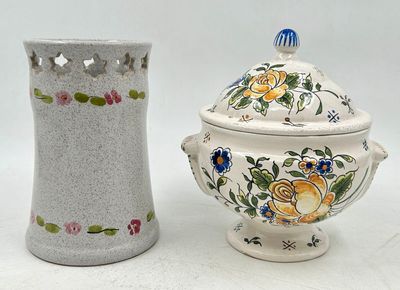 4 / Z4 / Lot comprenant un pot à ustensiles ajouré Val…