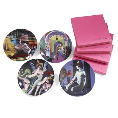 quatre sous-verres sur lesquels figurent une femme et un chat