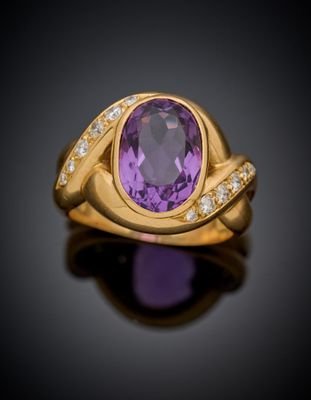 une bague en améthorate et diamants