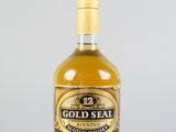 un gros plan sur une bouteille de whisky écossais « Gold Seal »
