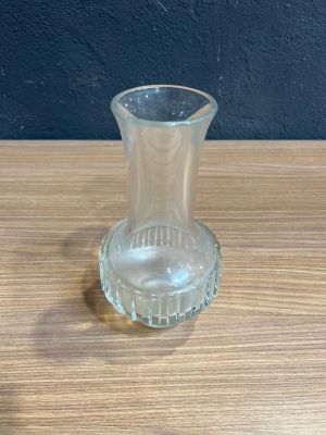Vase en verre hauteur 26 cm diamètre au plus large 13 cm