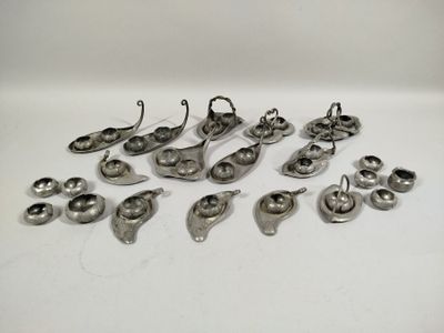 a lot of silver spoons that are sitting on a table