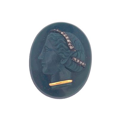 an image of a woman ' s head with a hair band