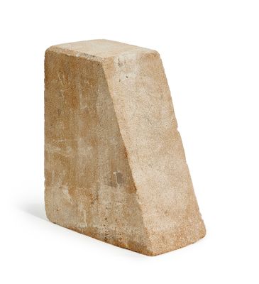 bloc de pierre sur fond blanc