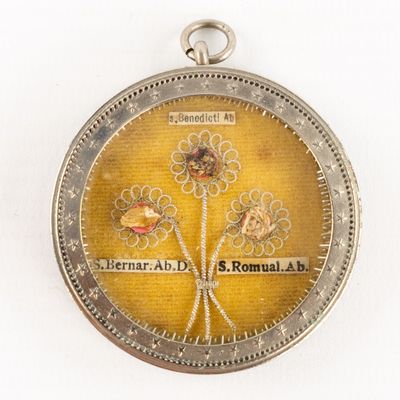 a picture of a pocket watch with a picture on it
