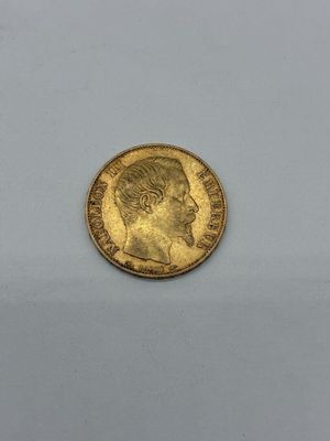 a gold coin with a man ' s face on it