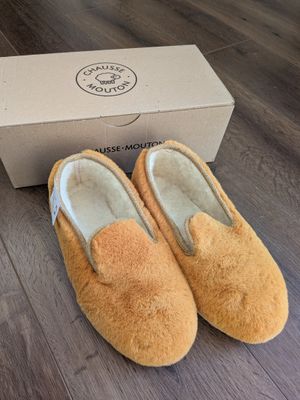 Paire de charentaises de marque CHAUSSE MOUTON