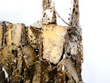 une sculpture représentant un cheval, réalisée en métal