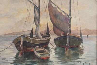 two boats that are sitting in the water