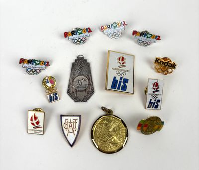 Jeux Olympiques / Pin's Ensemble de 13 pin's modernes, très …