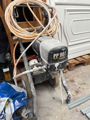 a machine that is sitting on the ground in front of a building