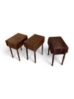 Lot de 3 tables de chevet à volets en acajou et placage d'ac… (photo 2)