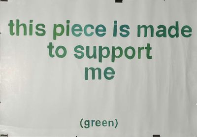 une étiquette indiquant que cet article a été conçu pour soutenir « Me Green »