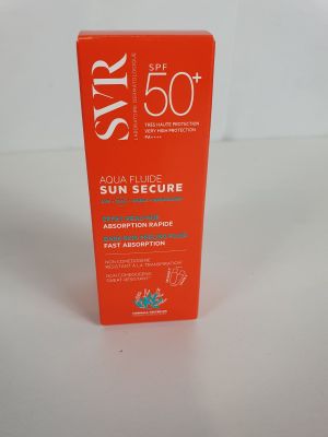 une boîte de crème solaire « Sun Secure » posée sur une surface blanche