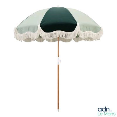 un parapluie vert et blanc orné de franges