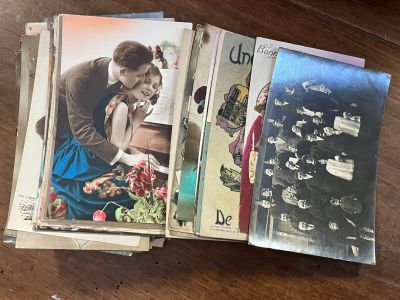 un grand nombre de livres posés sur une table