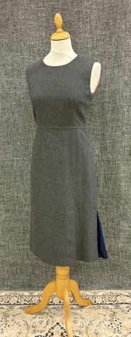 JIL SANDER Navy – Jolie robe gris chiné, petit volant bleu en bas...