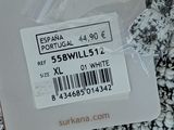 a tag that says espana on it on a black and white blanket