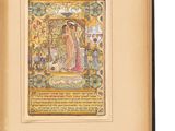 un livre ouvert sur lequel figure l'image d'un homme et d'une femme dans un jardin