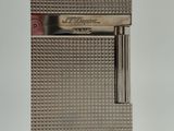 l'image d'un briquet posé sur une table