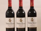 trois bouteilles de vin rouge posées côte à côte sur une table