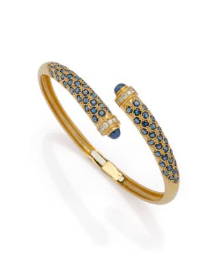 un bracelet en or jaune serti de saphirs bleus et de diamants