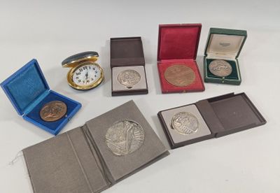 Lot de 6 médailles en bronze et métal dont : - Photo 1