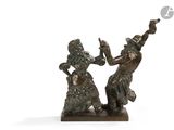 deux statues en bronze représentant un homme et une femme se tenant la main