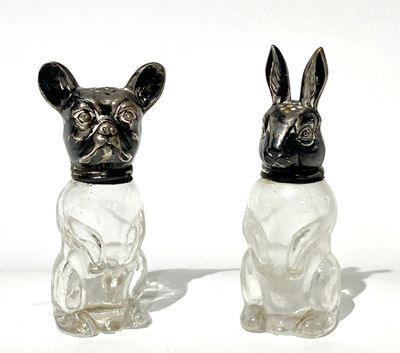 deux salières et poivrières en forme de chiens
