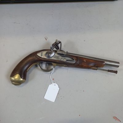 Un PISTOLET à silex reproduction Manufacture de Versailles 1…