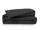 les draps noirs sont pliés les uns sur les autres sur un fond blanc