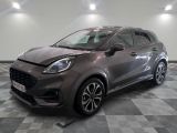 La nouvelle Ford Kadgo est garée dans un showroom.